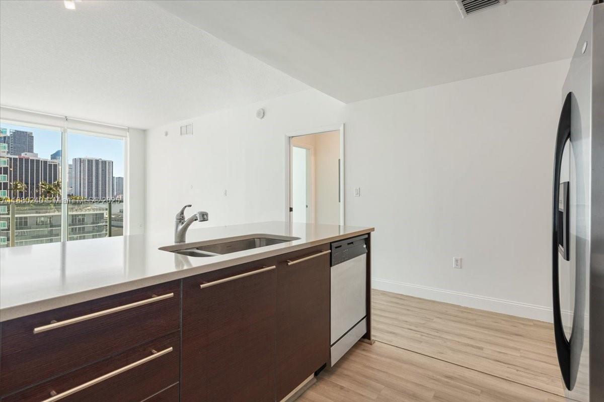 image Quantum On The Bay Condo11