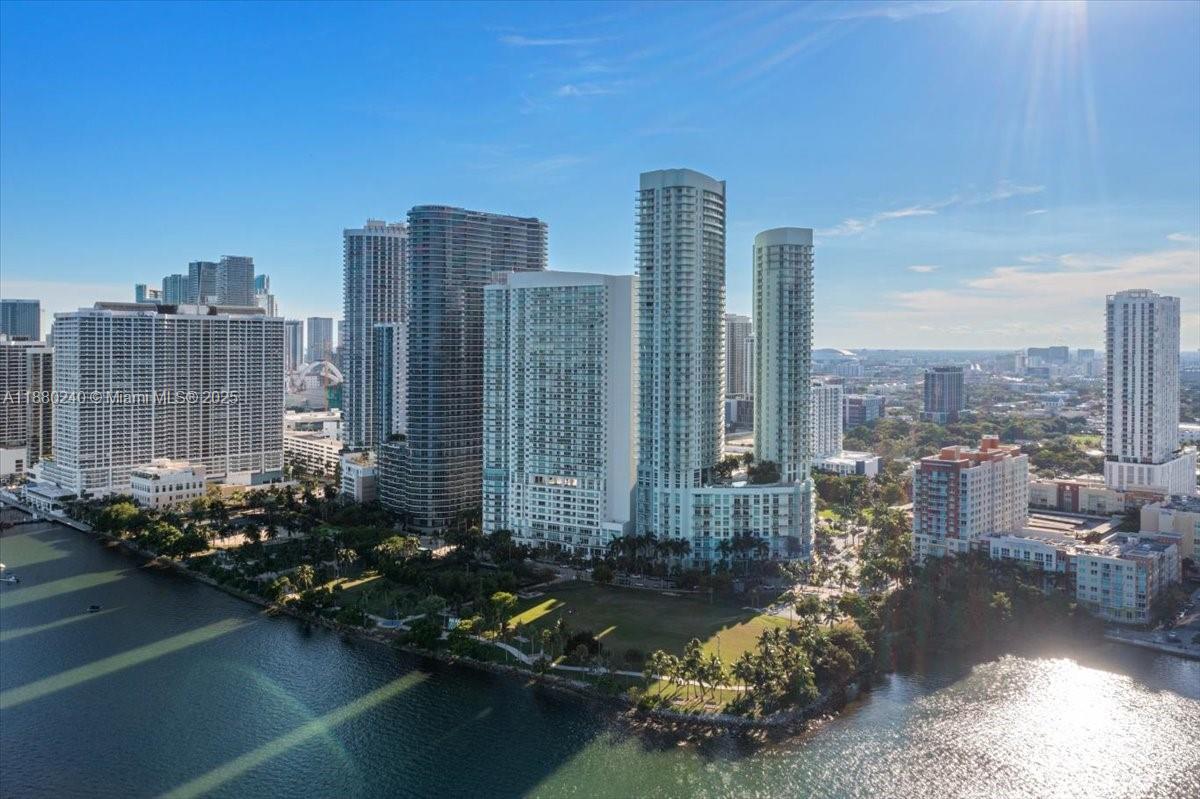 image Quantum On The Bay Condo27