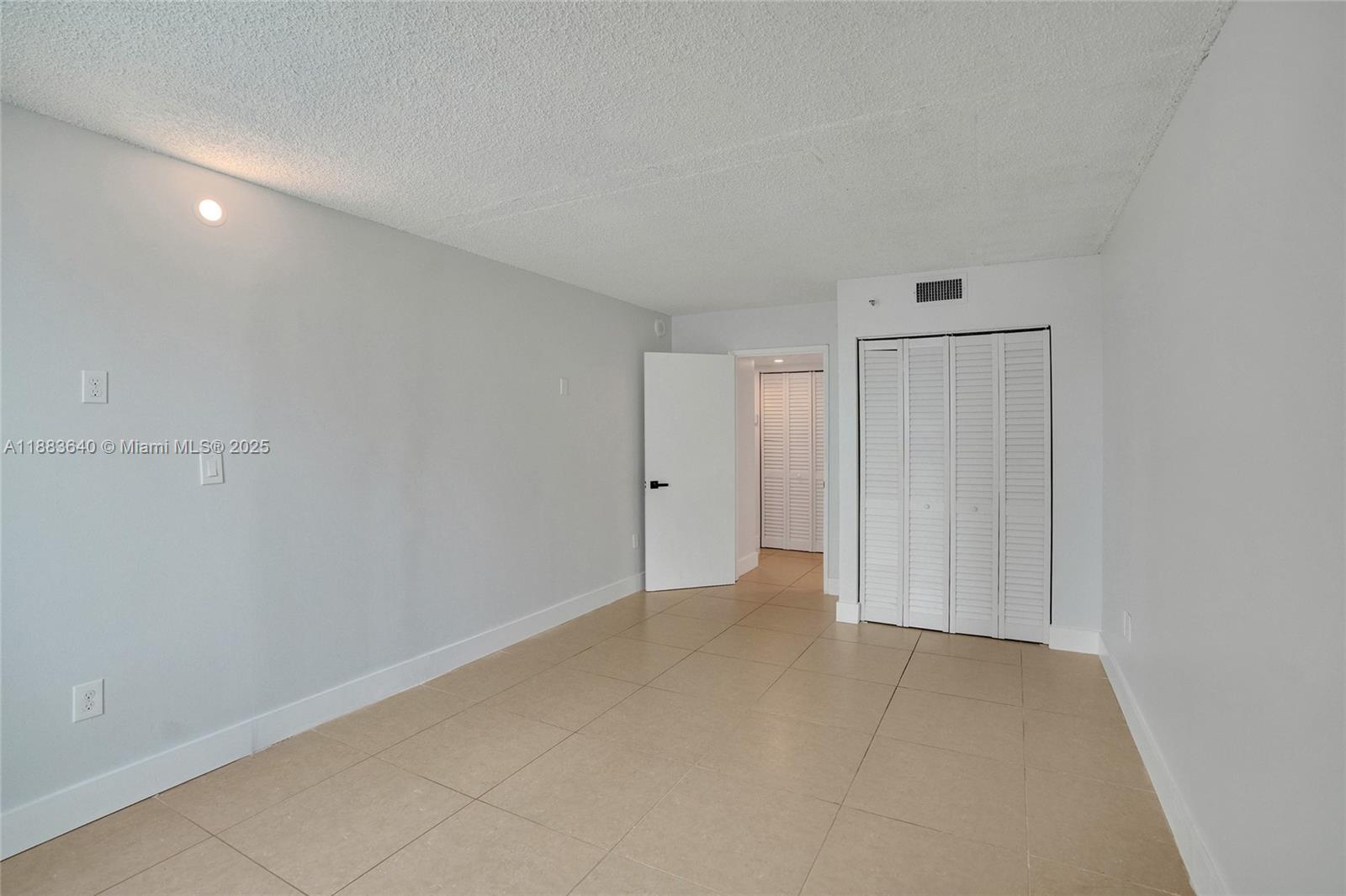 image Madison Downtown Condo12