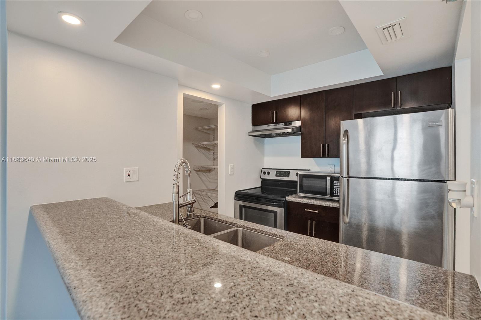 image Madison Downtown Condo20