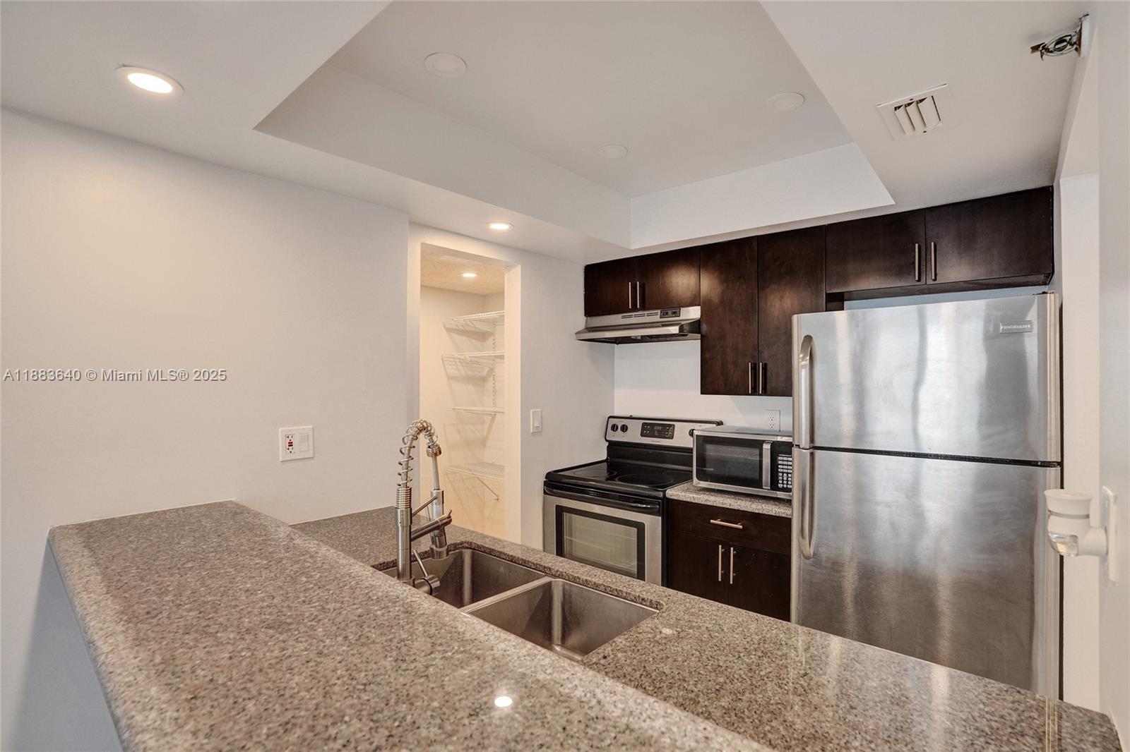 image Madison Downtown Condo22