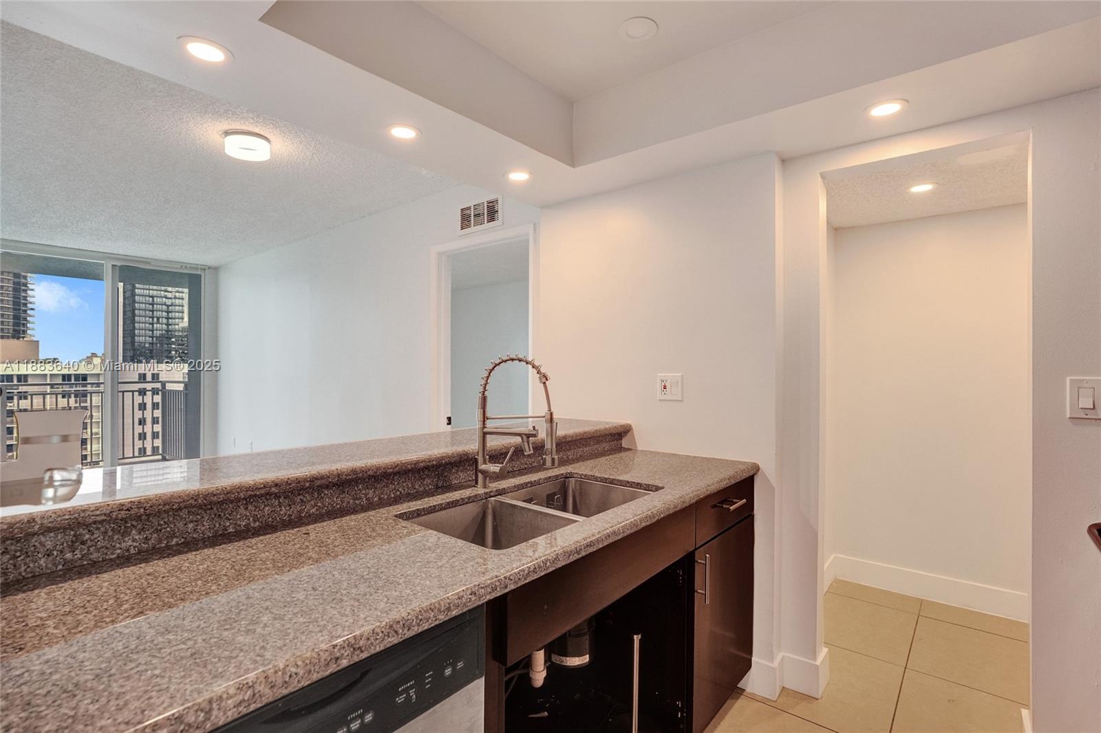 image Madison Downtown Condo23