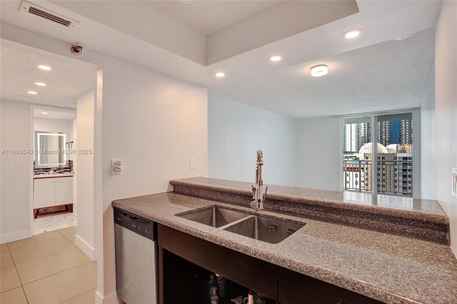 image Madison Downtown Condo26