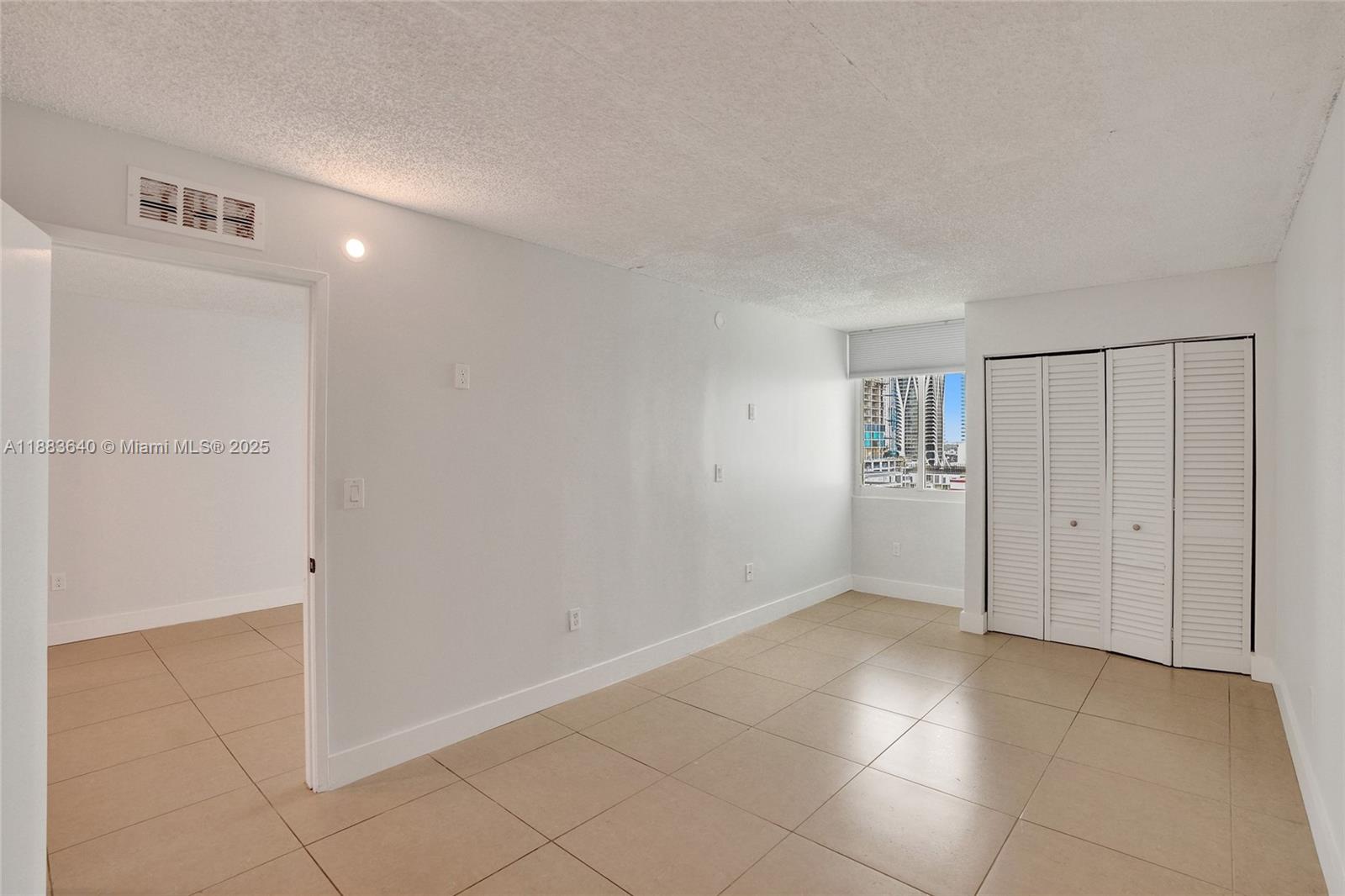 image Madison Downtown Condo7