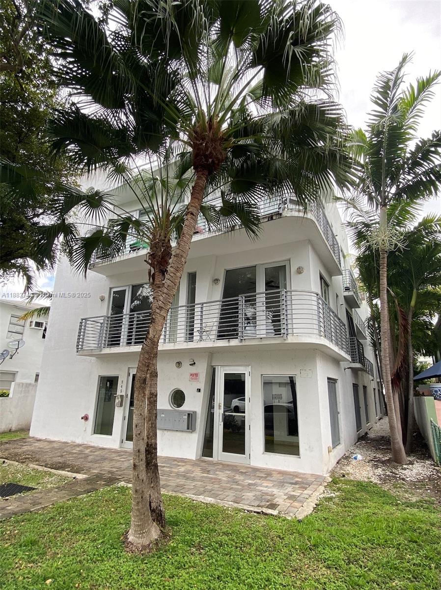 945 Michigan Ave #1