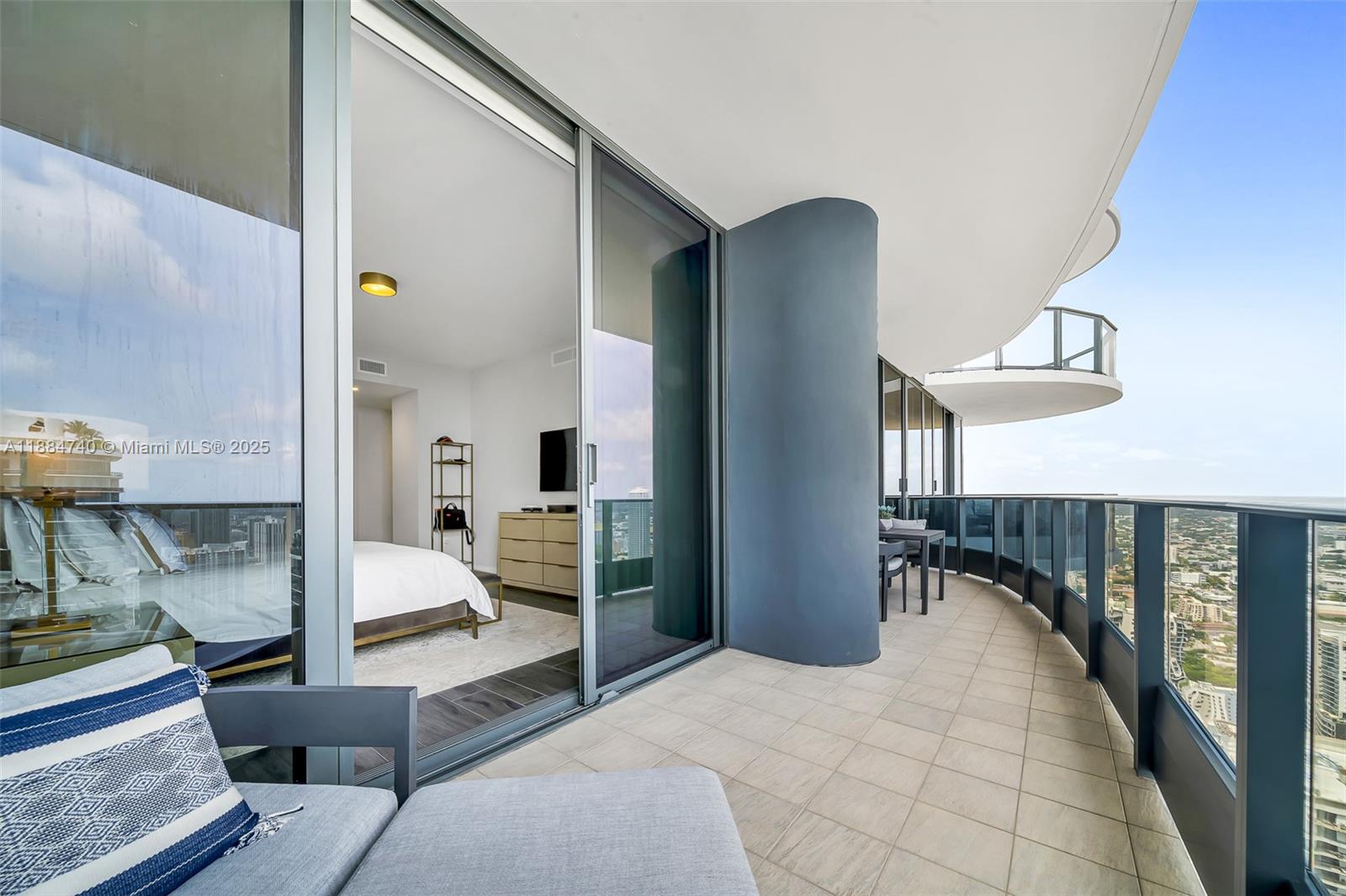 image Brickell Flatiron30