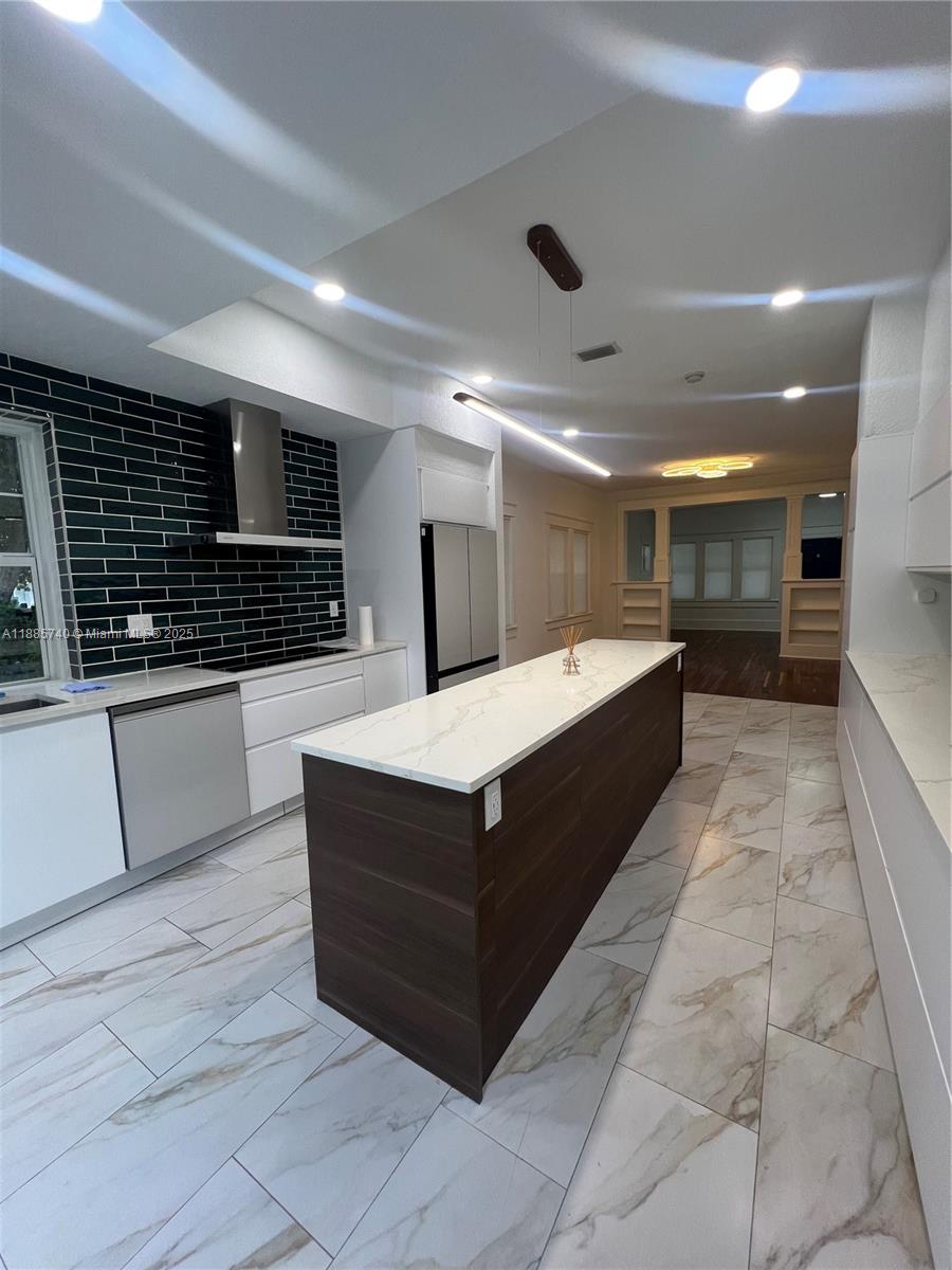 130 SW 1st Ave #130 Hallandale Beach, FL 33009