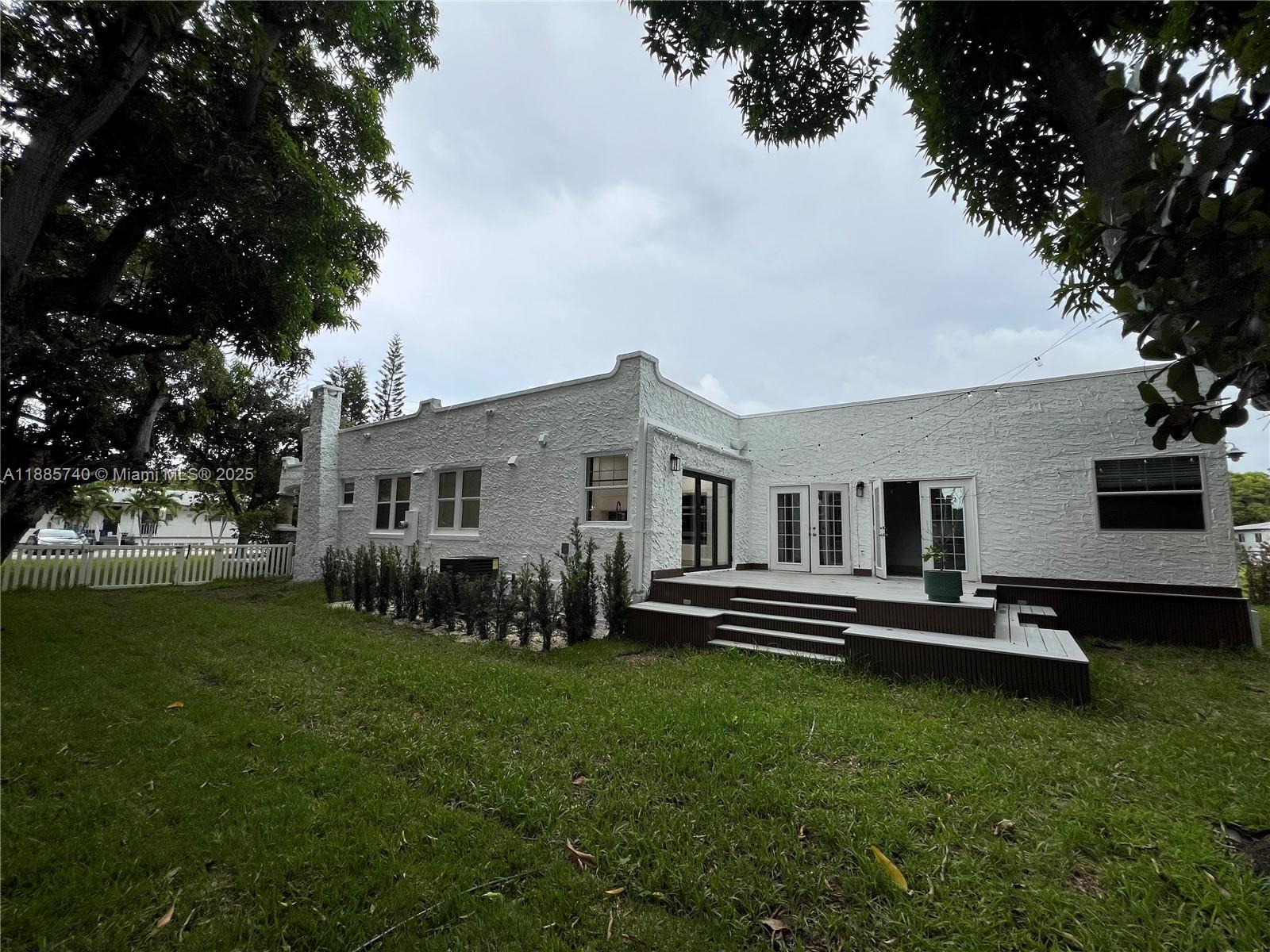 130 SW 1st Ave #130 Hallandale Beach, FL 33009