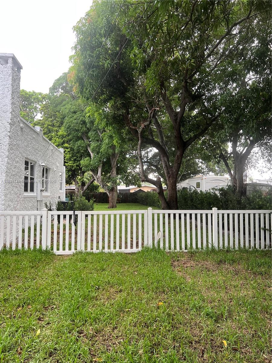 130 SW 1st Ave #130 Hallandale Beach, FL 33009