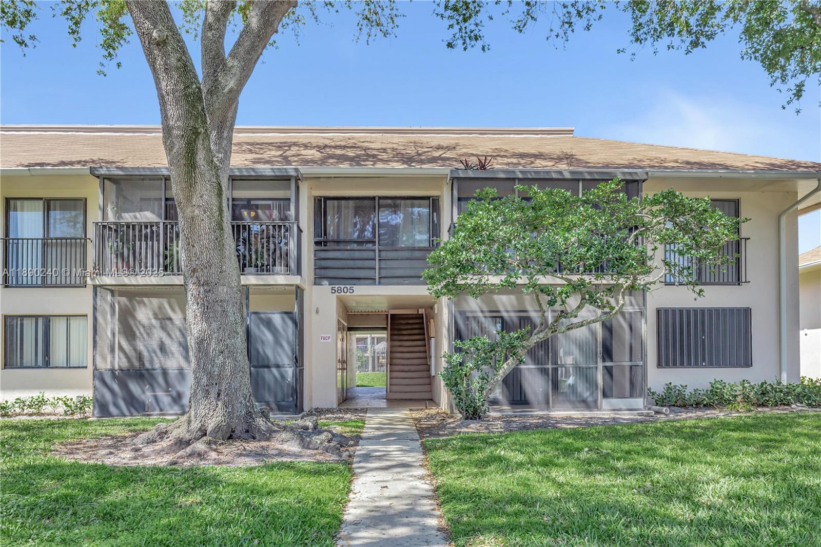 5805 Washington St #17