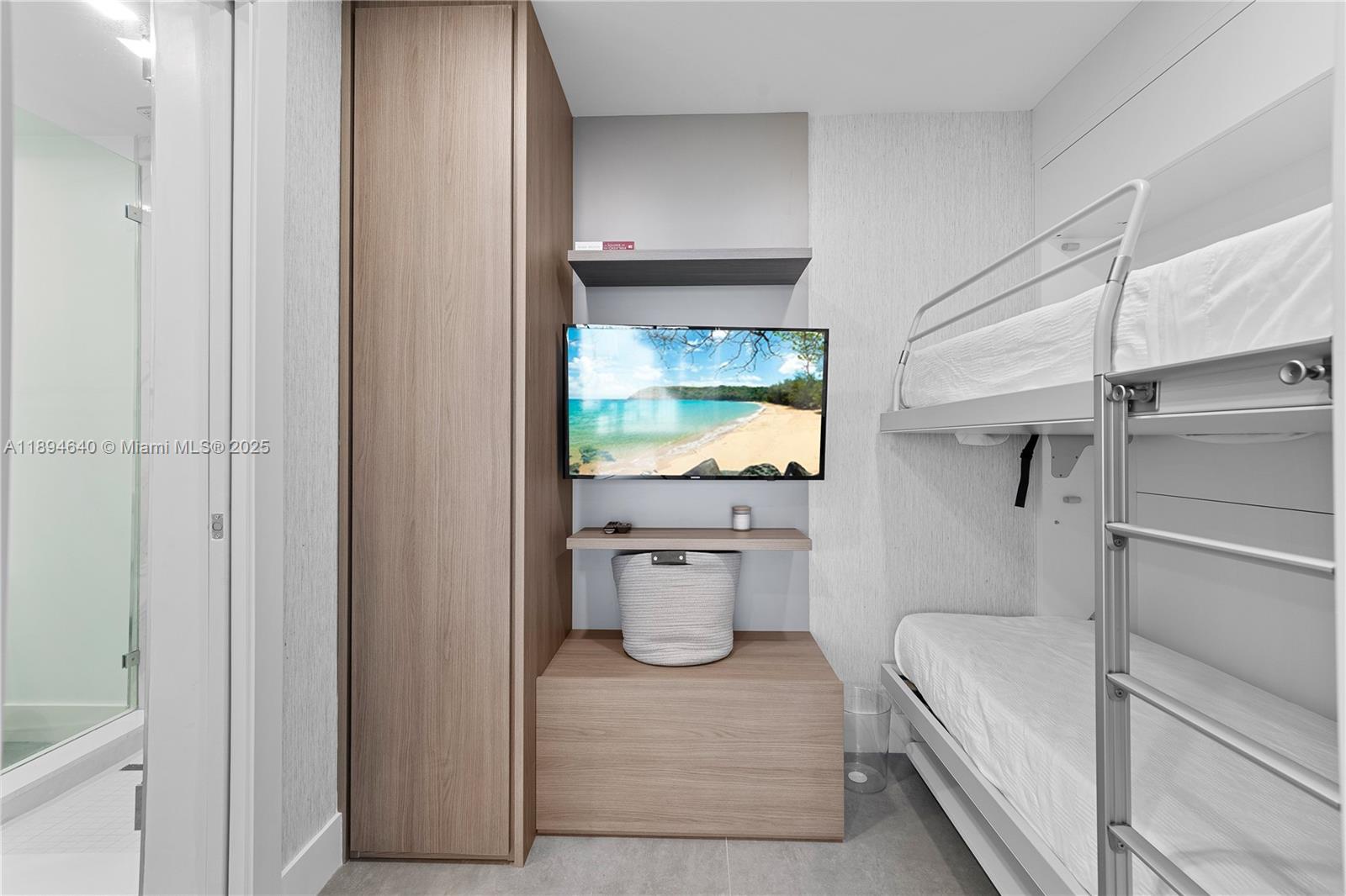 image One Thousand Venetian11