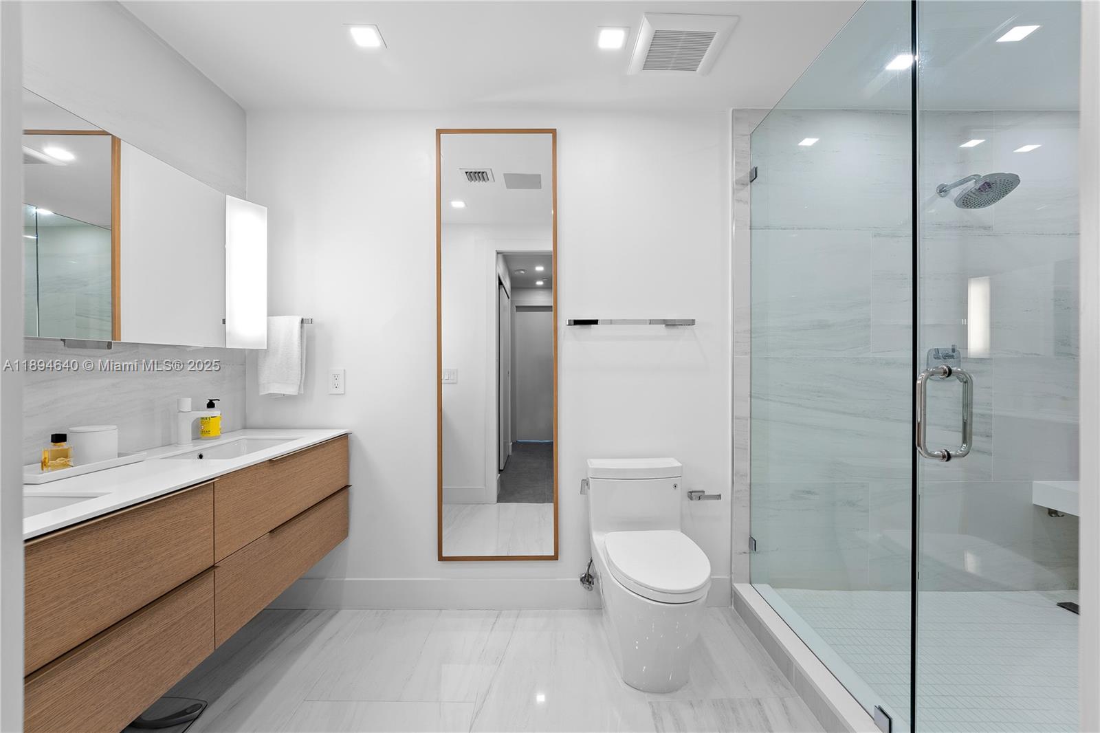 image One Thousand Venetian23