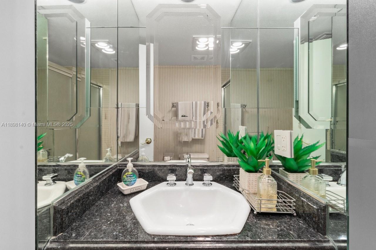 image Brickell Key One Condo15