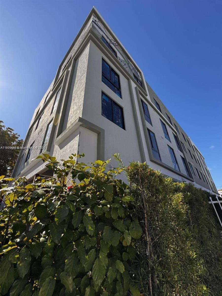 3422 NW 5th Ave #206