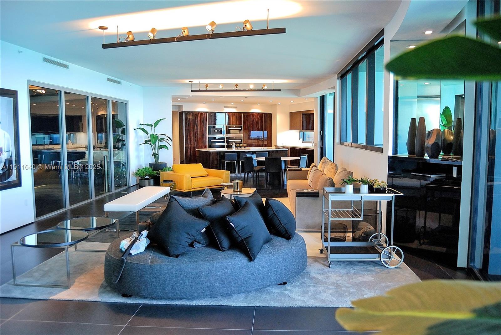 image Porsche Design Tower10