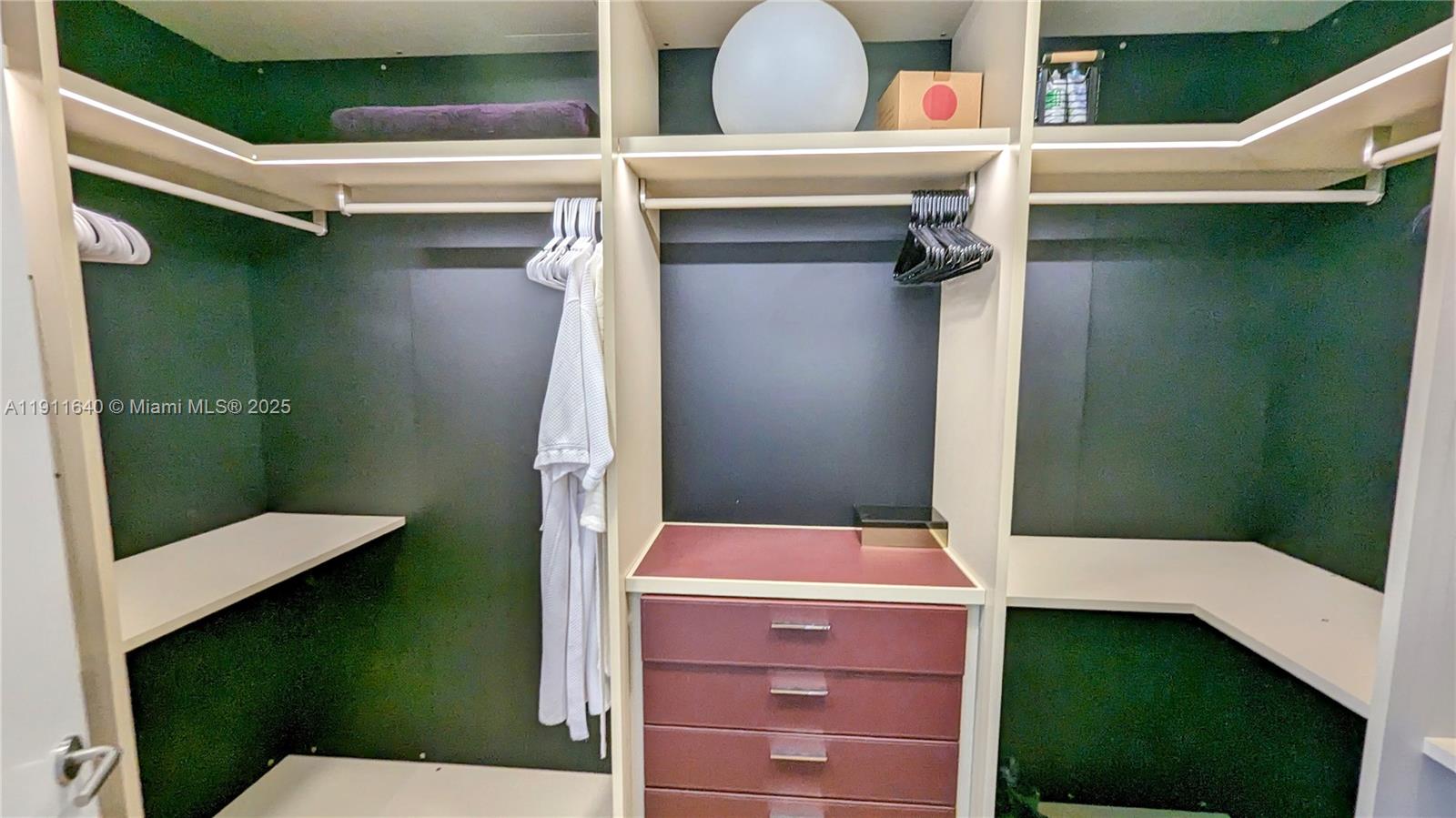 image Porsche Design Tower25