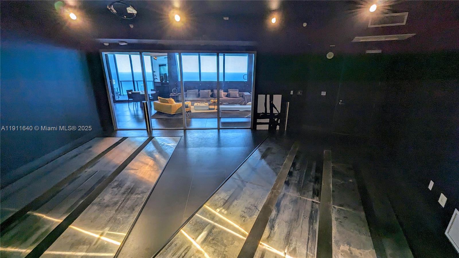 image Porsche Design Tower38