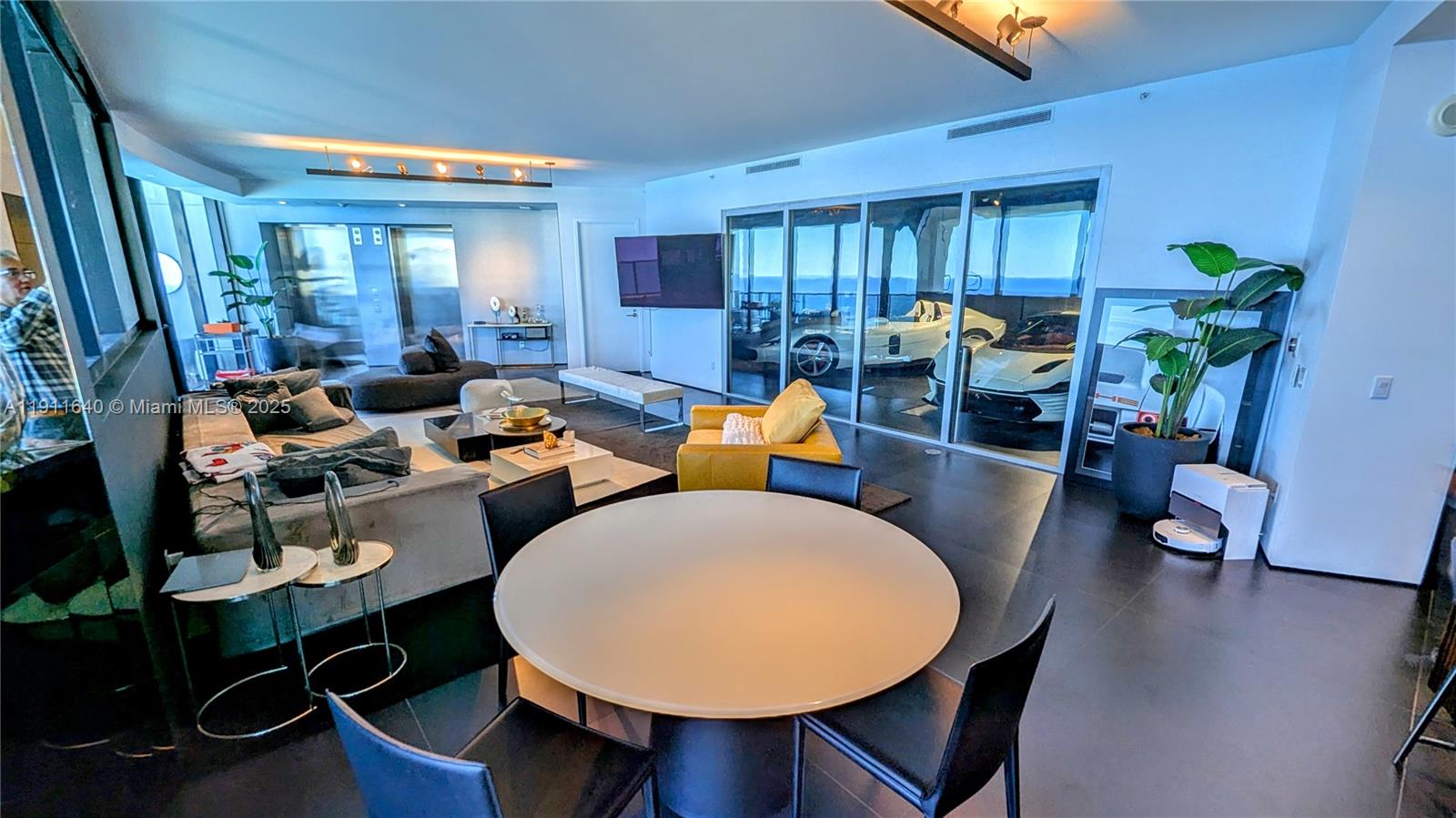 image Porsche Design Tower4