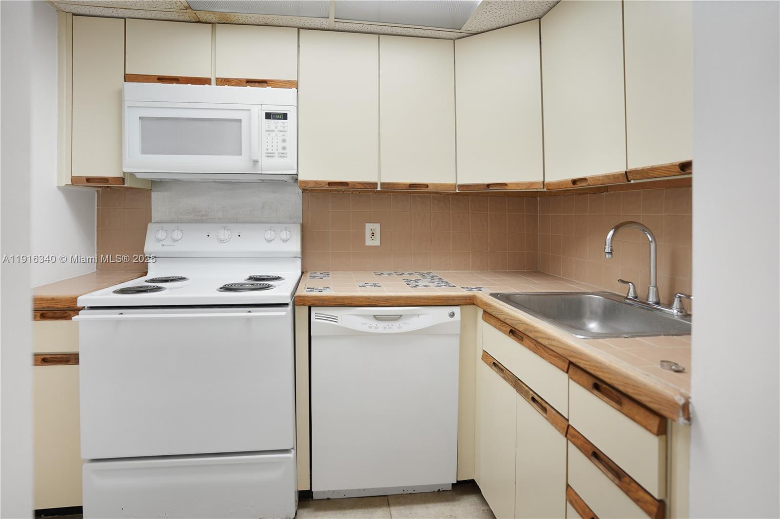 800 West Ave #924 Miami Beach, FL 33139