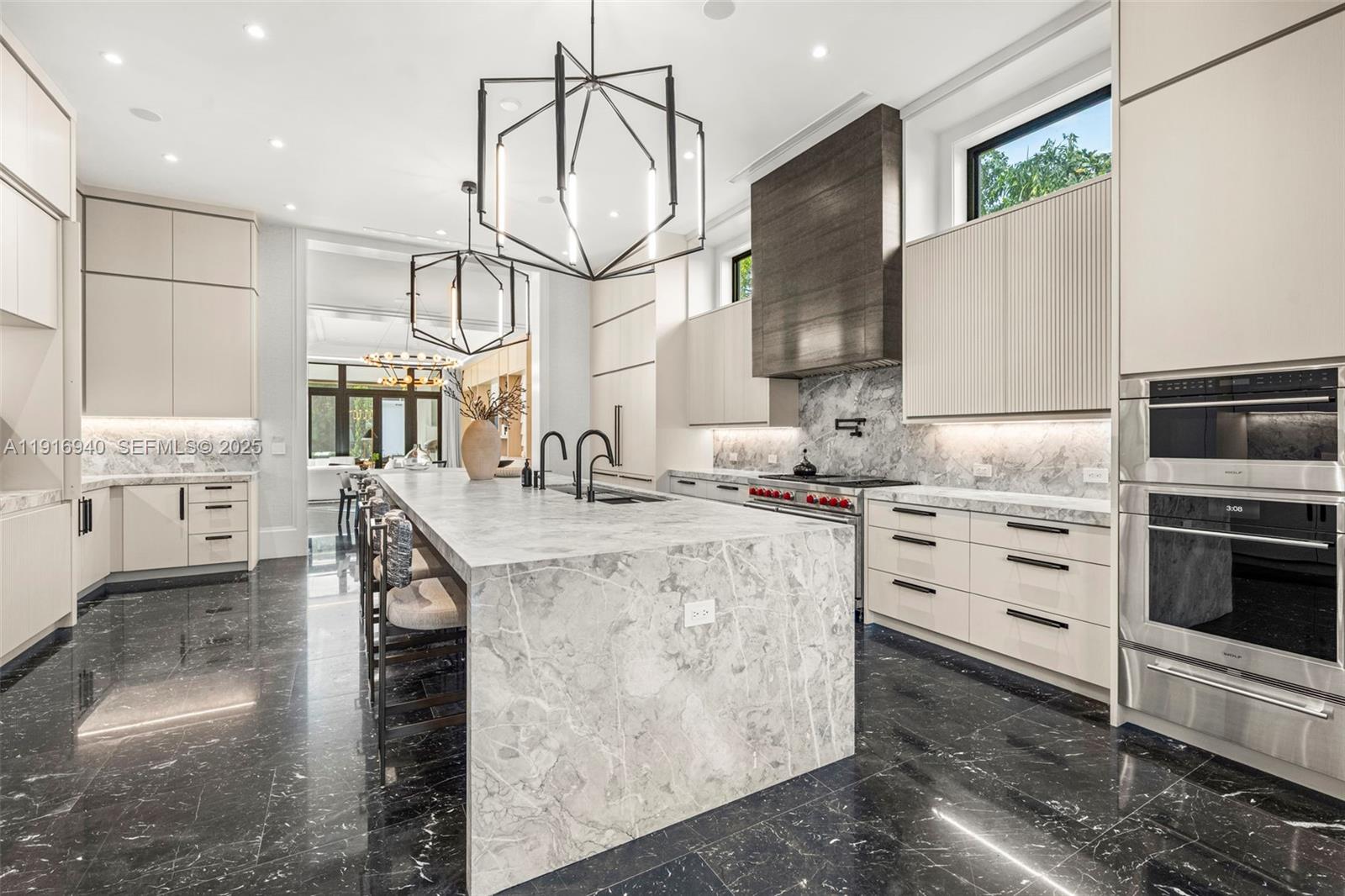 9500 SW 61st Ct Pinecrest, FL 33156