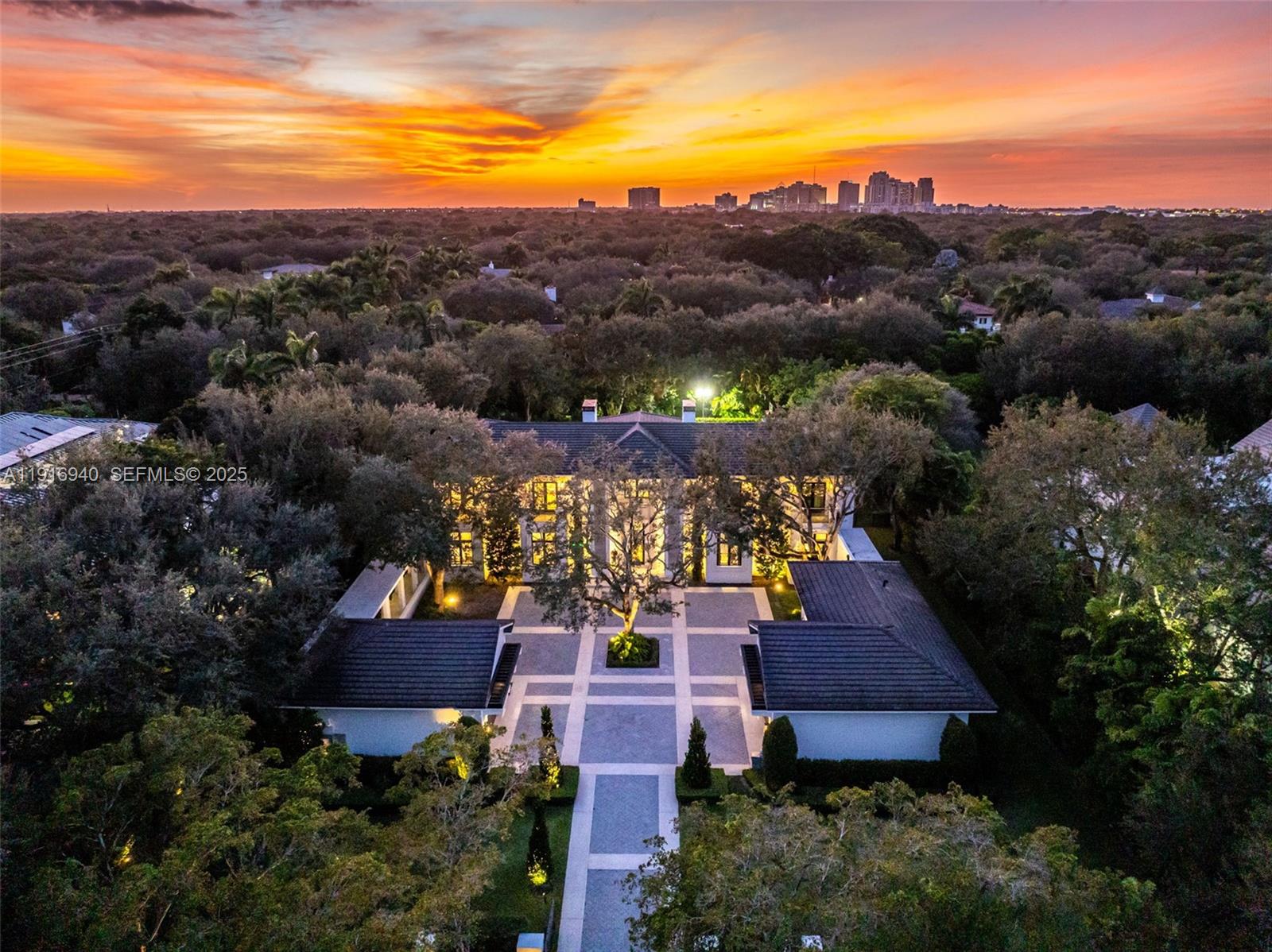 9500 SW 61st Ct Pinecrest, FL 33156