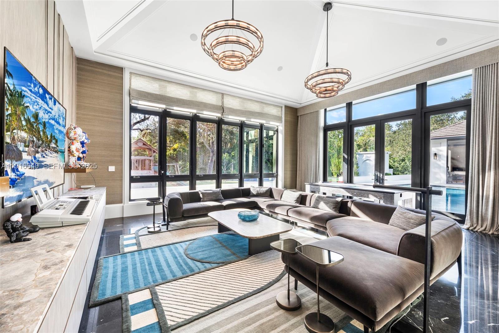 9500 SW 61st Ct Pinecrest, FL 33156