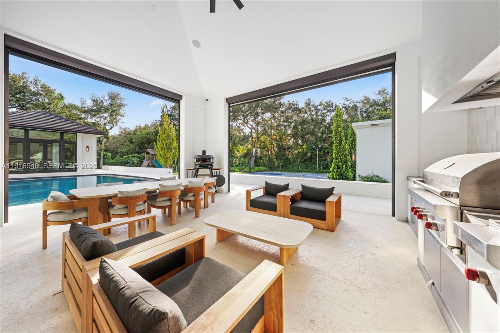 9500 SW 61st Ct Pinecrest, FL 33156