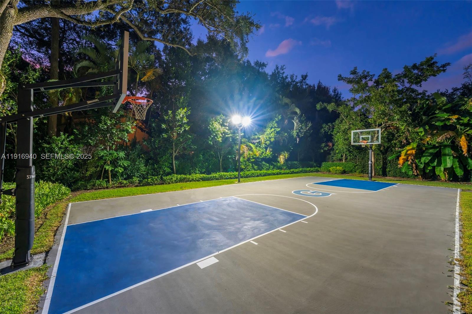 9500 SW 61st Ct Pinecrest, FL 33156