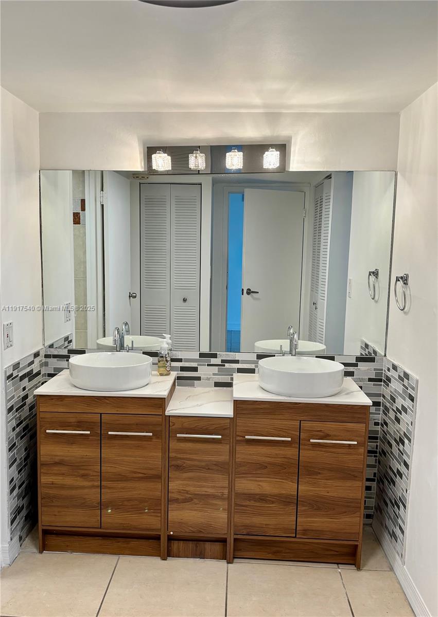 image Arlen House East18