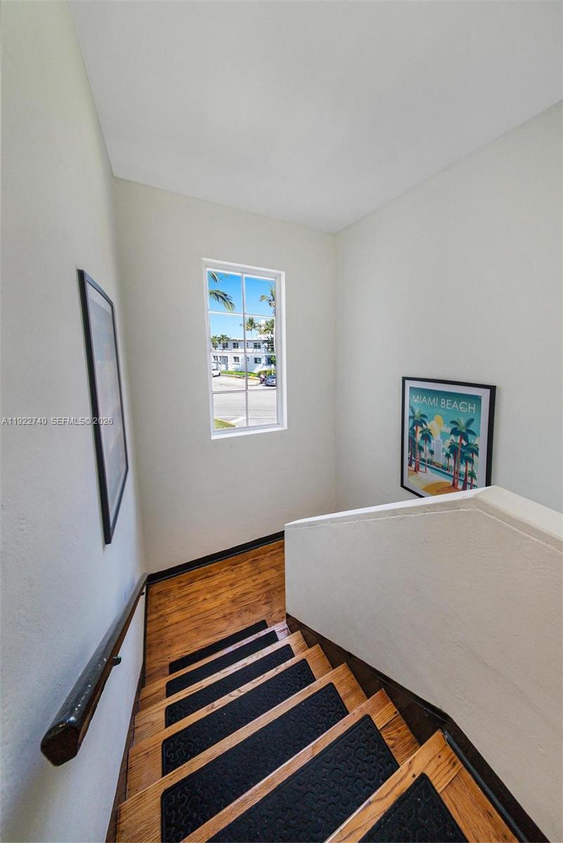 7124 Bay Dr Miami Beach, FL 33141