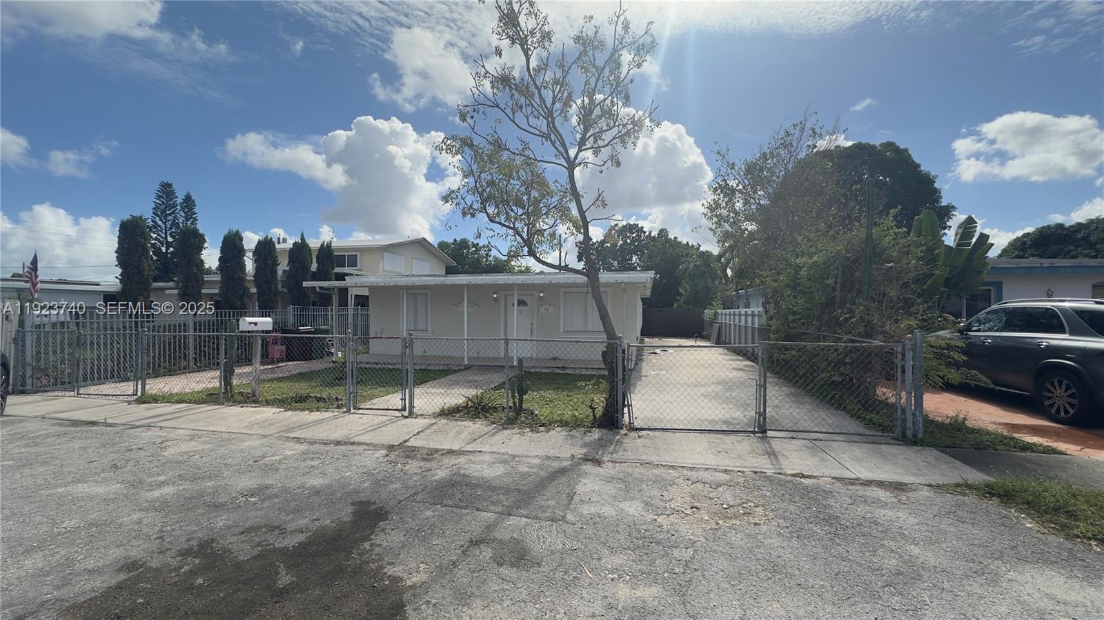 580 E 47th St Hialeah, FL 33013