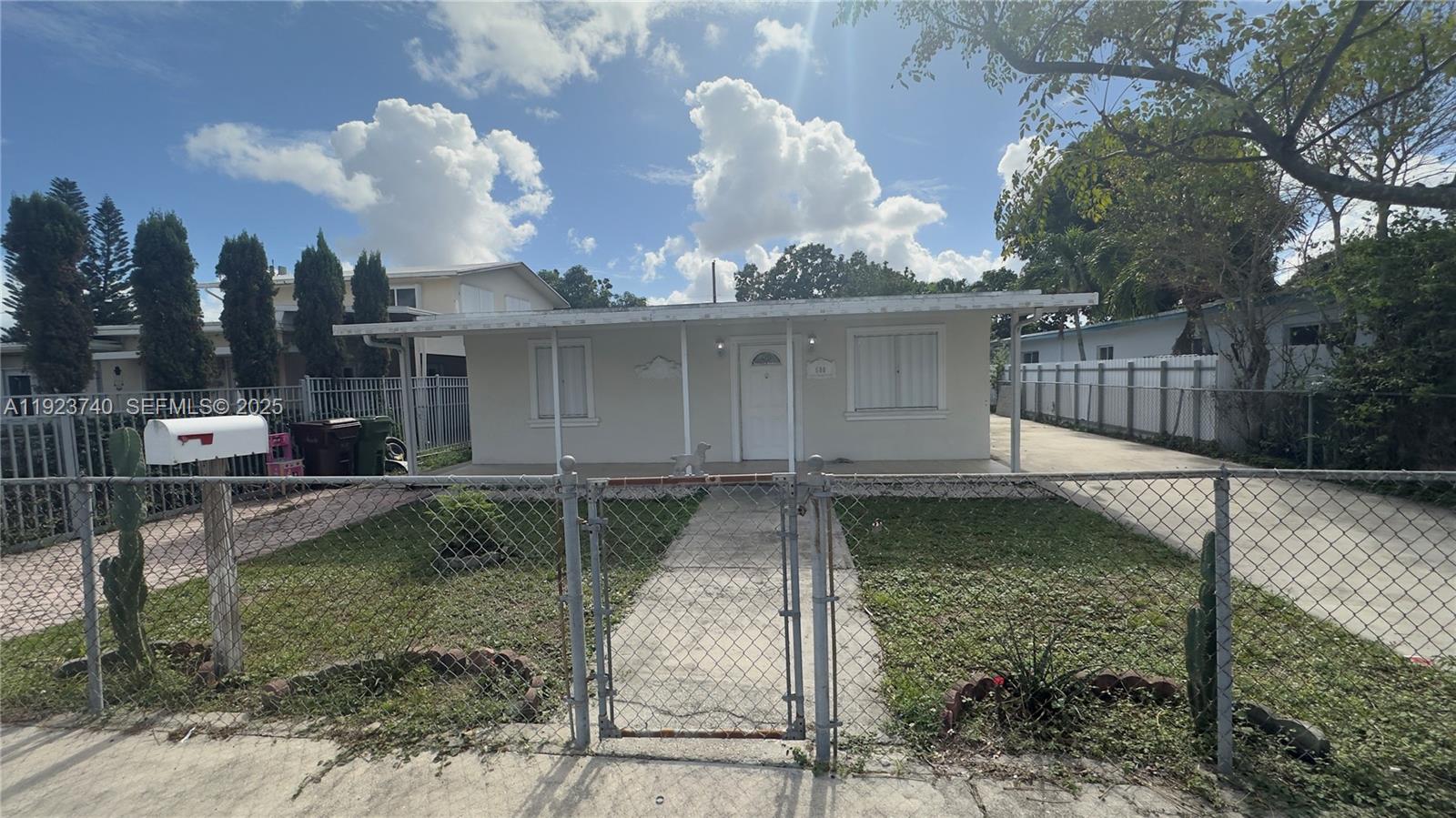 580 E 47th St Hialeah, FL 33013