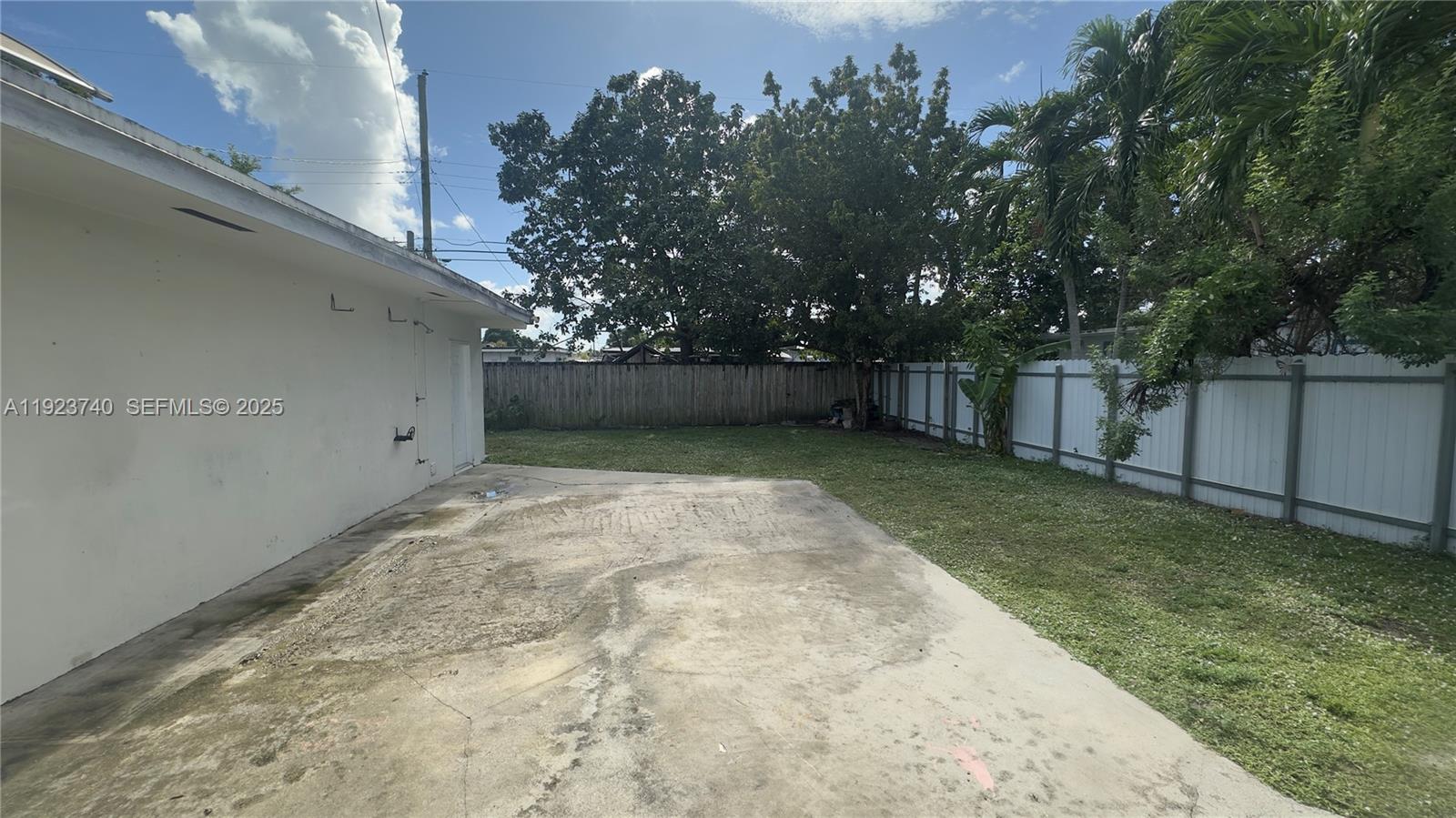 580 E 47th St Hialeah, FL 33013