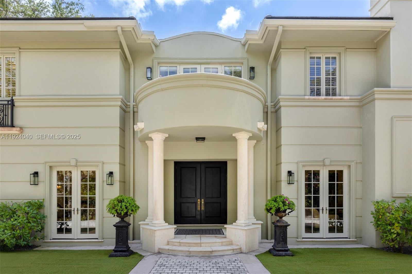 3460 S Moorings Way Miami, FL 33133