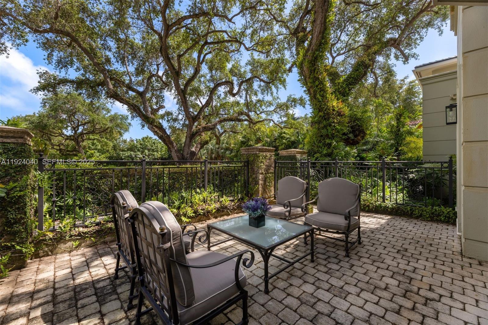 3460 S Moorings Way Miami, FL 33133