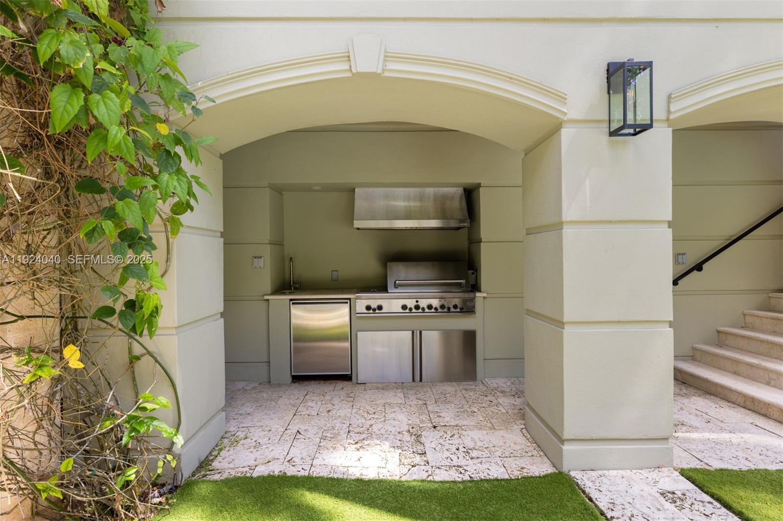 3460 S Moorings Way Miami, FL 33133