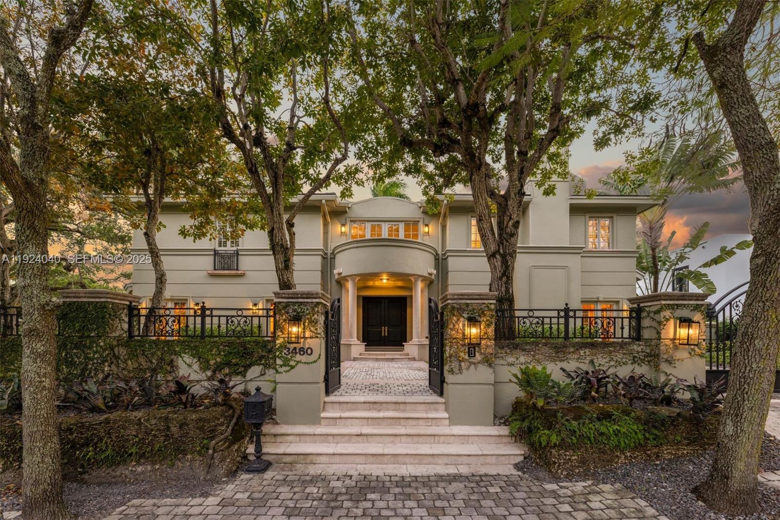 3460 S Moorings Way Miami, FL 33133