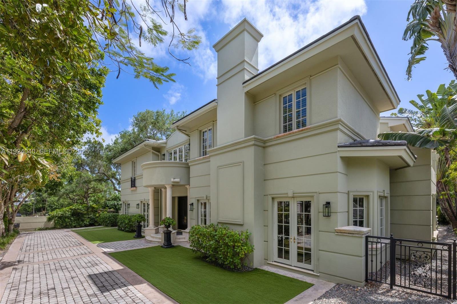 3460 S Moorings Way Miami, FL 33133