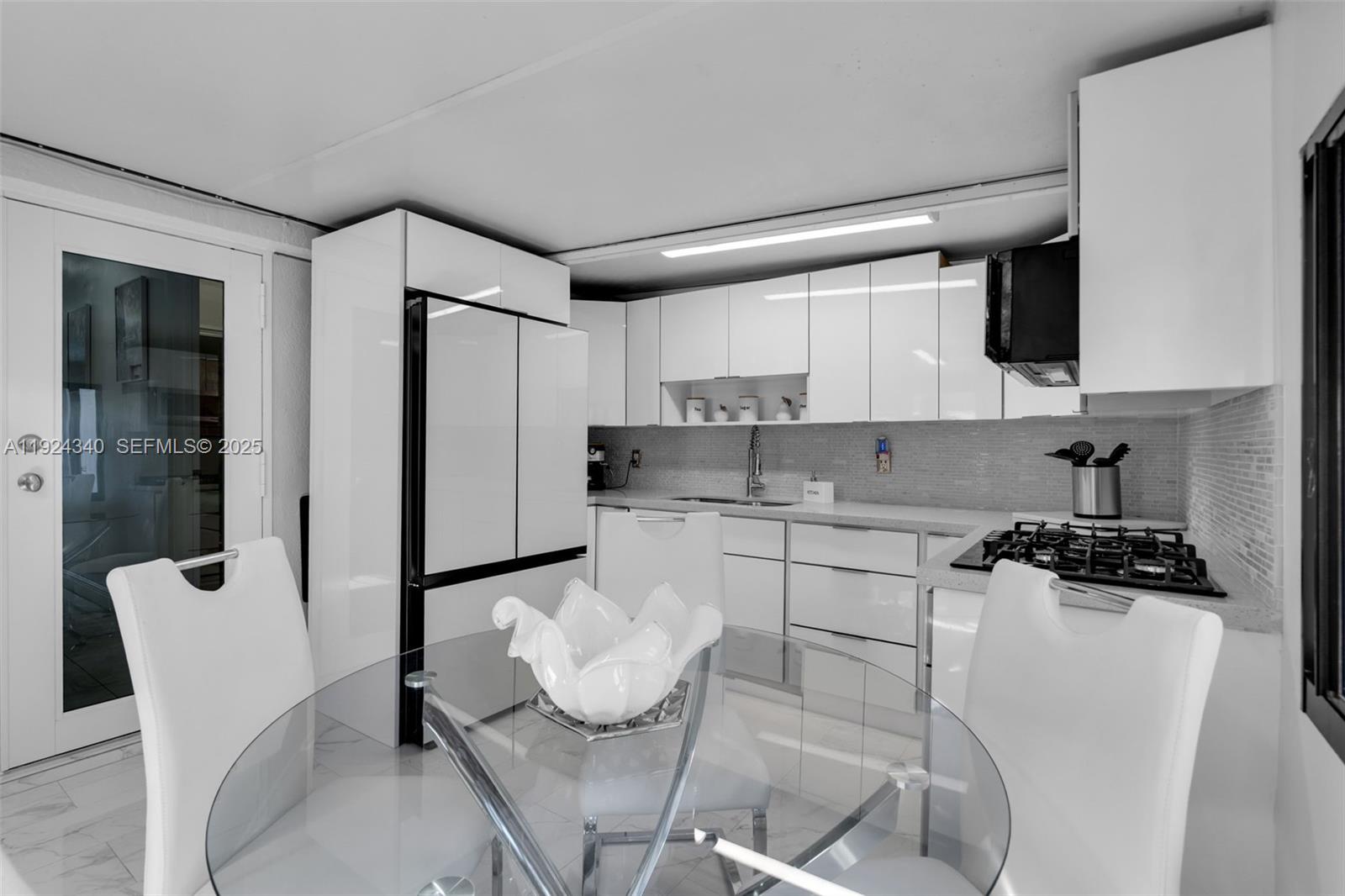 2140 W 53rd St #2140