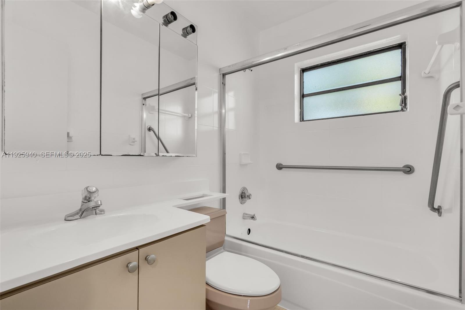 739 W 30th St Hialeah, FL 33012