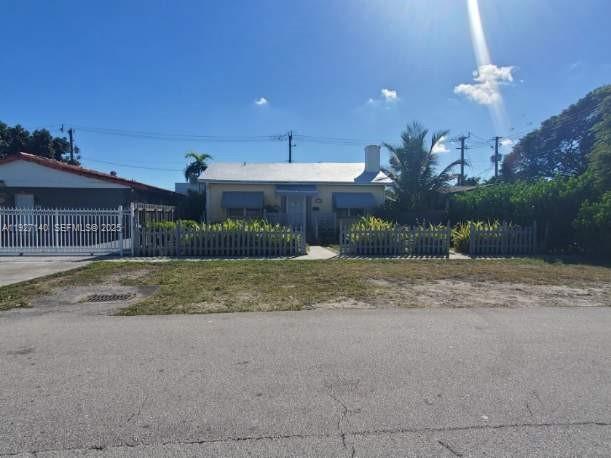 6756 SW 39th Ter Miami, FL 33155