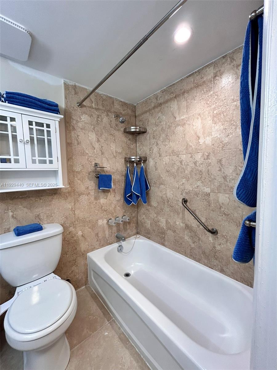 5050 NW 7th St #401 Miami, FL 33126