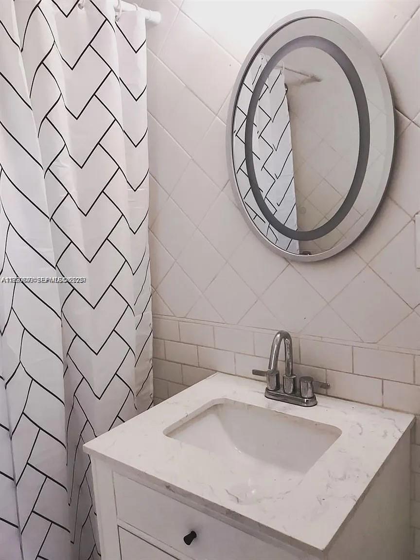 1611 Michigan Ave #21 Miami Beach, FL 33139