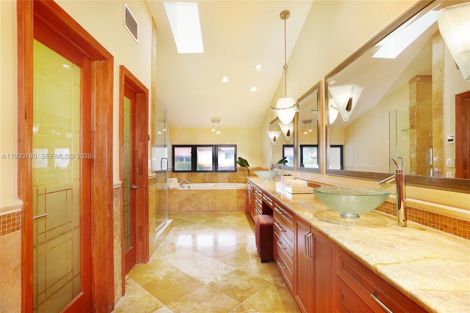 2000 S Bayshore Dr #27 Coconut Grove, FL 33133