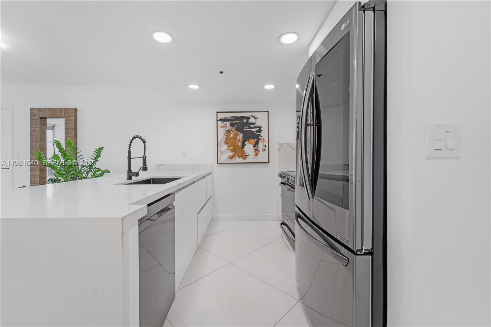 7601 E Treasure Dr #819 North Bay Village, FL 33141