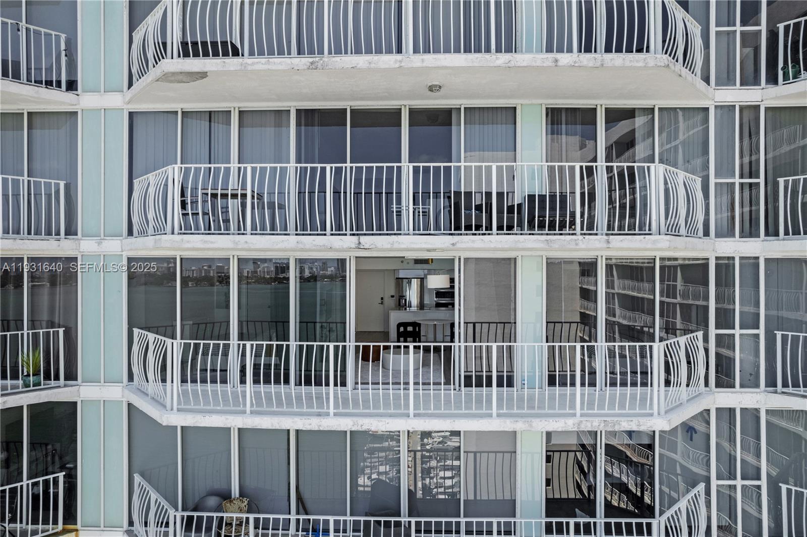 7601 E Treasure Dr #819 North Bay Village, FL 33141