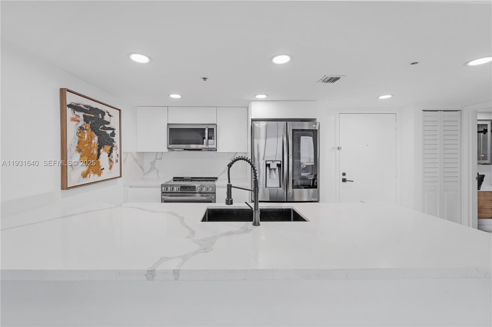 7601 E Treasure Dr #819 North Bay Village, FL 33141