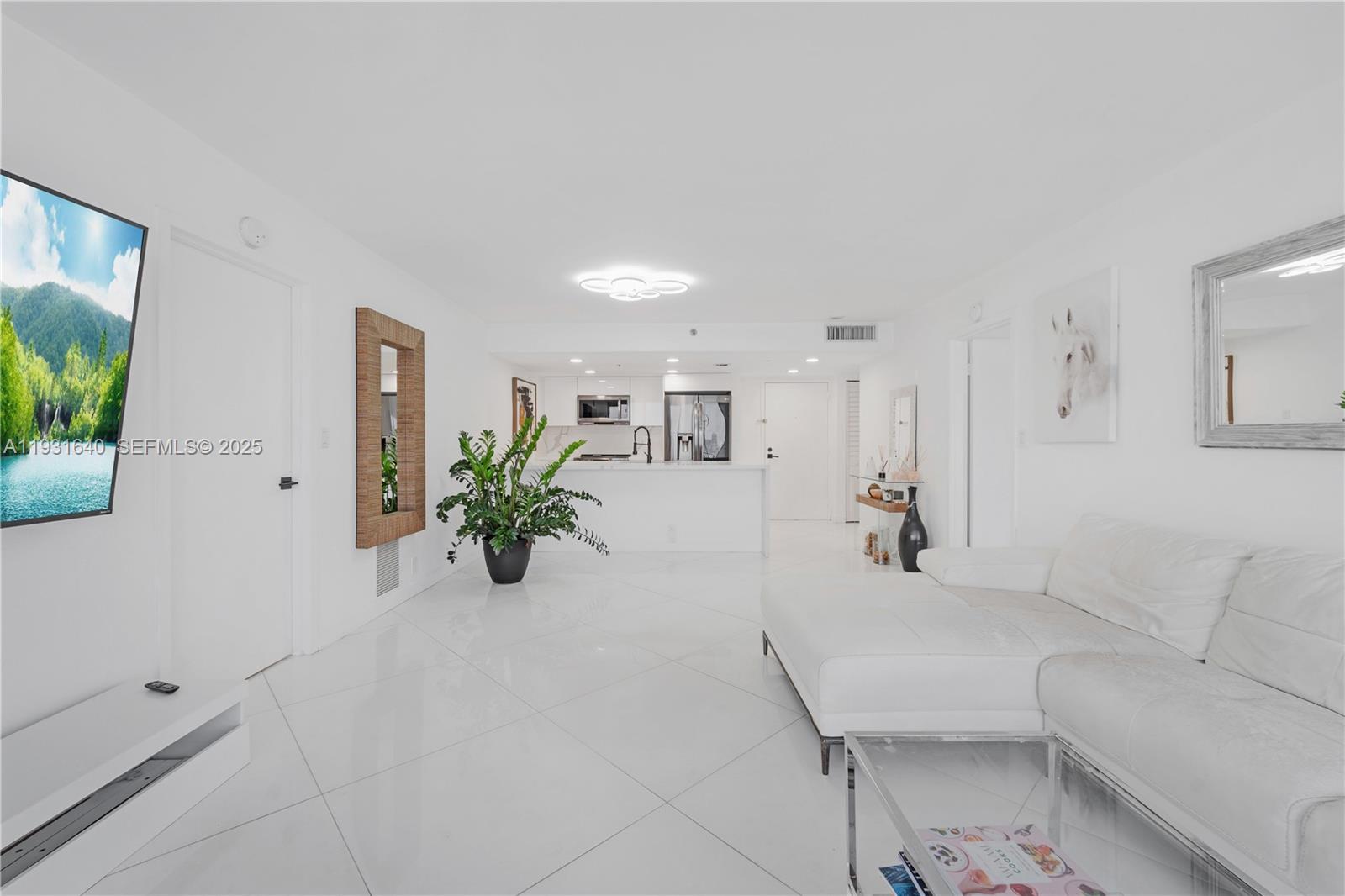 7601 E Treasure Dr #819 North Bay Village, FL 33141