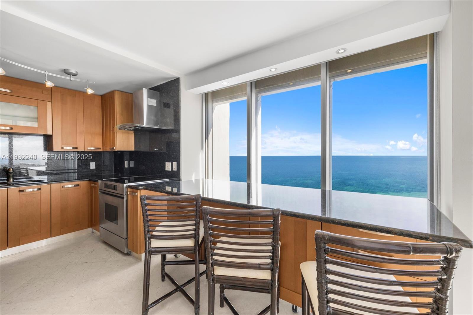 881 Ocean Dr #20A Key Biscayne, FL 33149