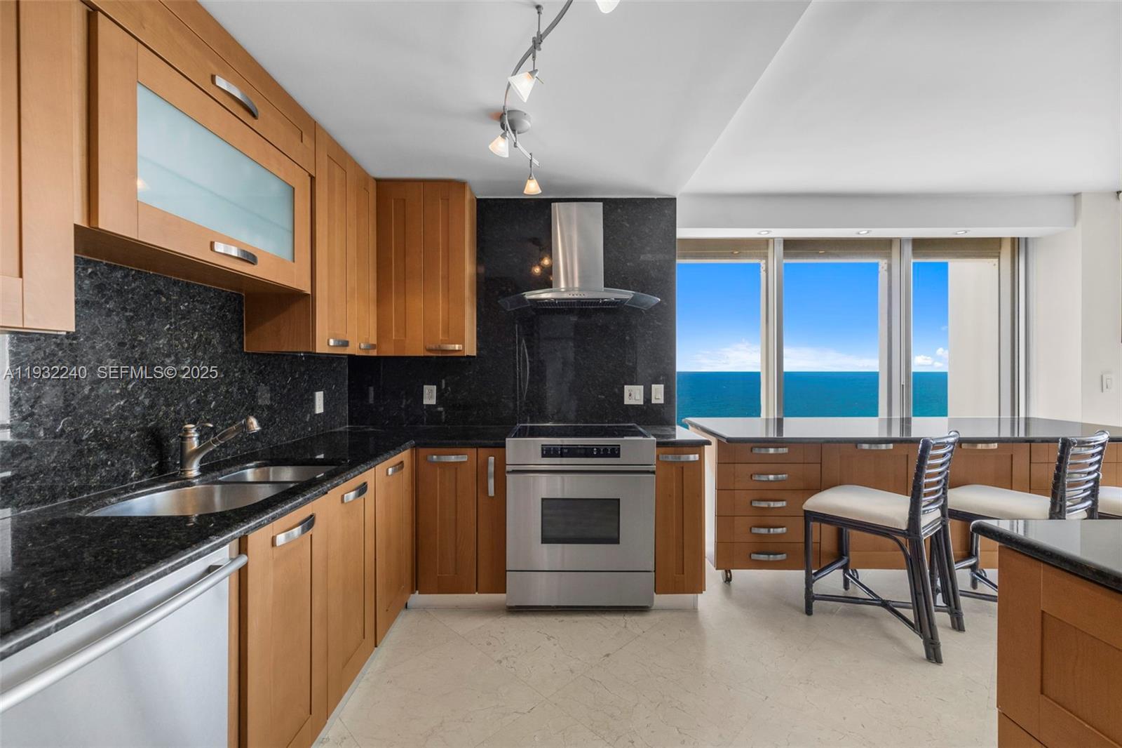 881 Ocean Dr #20A Key Biscayne, FL 33149